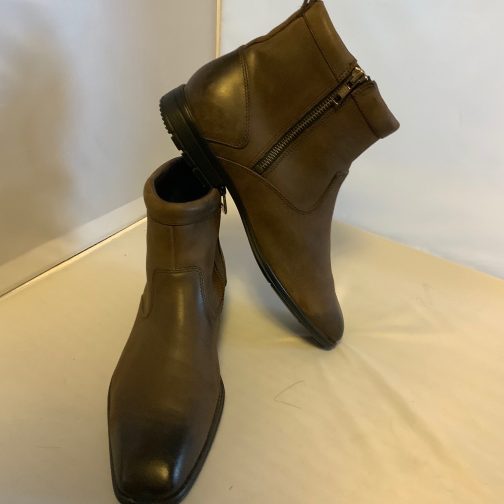 Boots size 8m lightly used